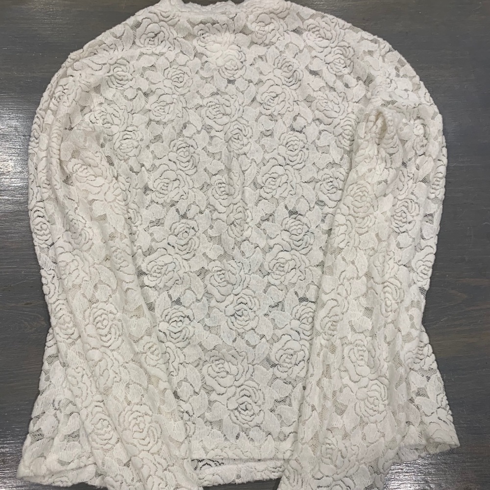 ⭐️Dynamite lace Blouse⭐️ - Picture 2 of 3